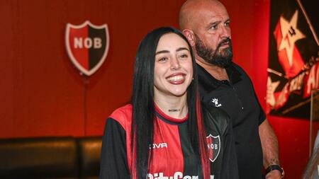 Nicki Nicole fue a ver a Newells Old Boys. Foto: X @Newells.