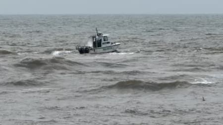 Sigue la búsqueda del argentino que desapareció tras meterse al mar en Punta del Este. NA