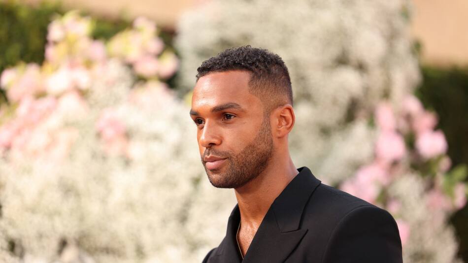 Lucien Laviscount, estrella de "Emily in Paris". Foto: Reuters.