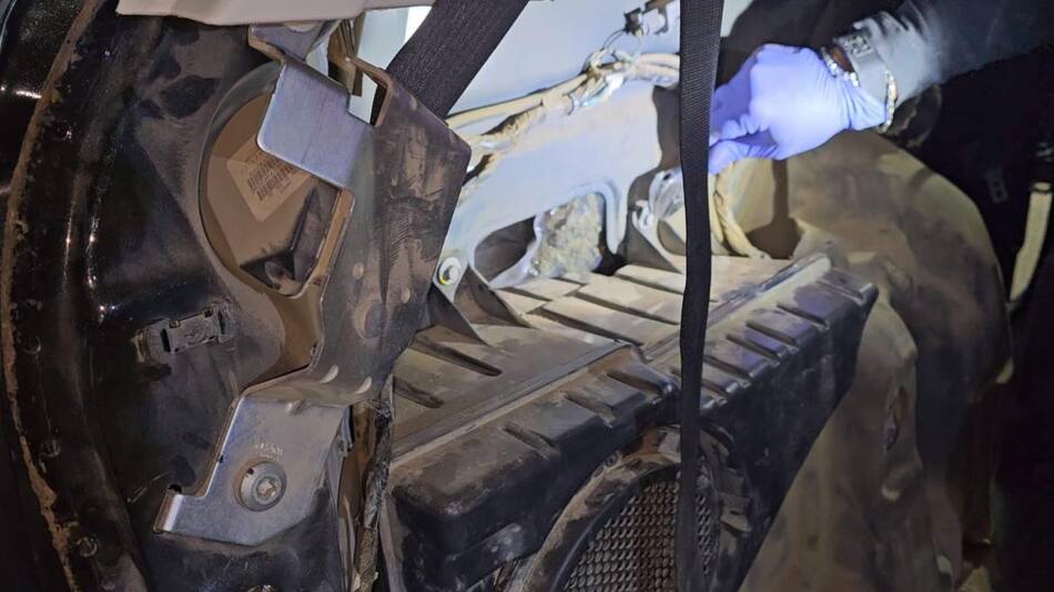 Aduana descubrió un cargamento de 20kg de droga en un auto. Foto: Aduana.