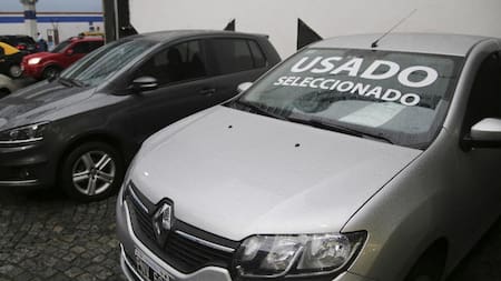 Comprar un auto usado en 2026: cuánto sale la transferencia y la documentación obligatoria