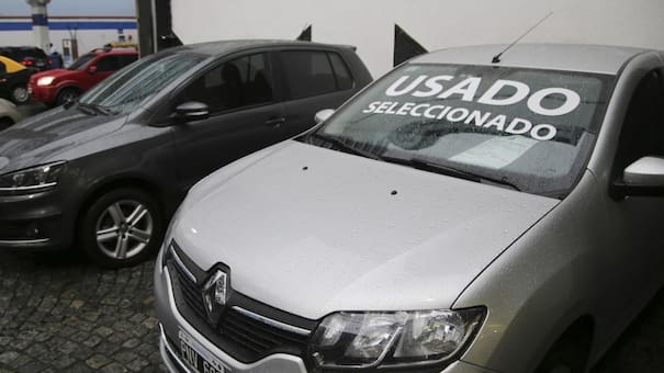 Comprar un auto usado en 2026: cuánto sale la transferencia y la documentación obligatoria