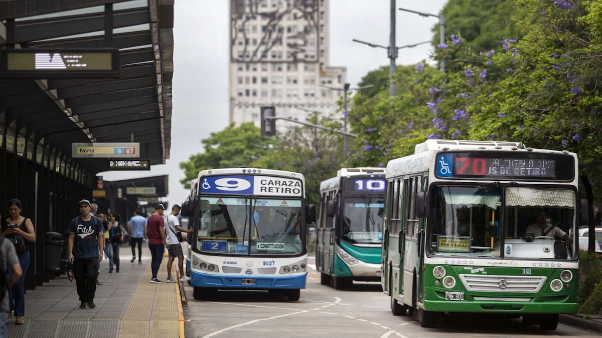 Una histórica línea de colectivos cambiaría su recorrido en CABA.