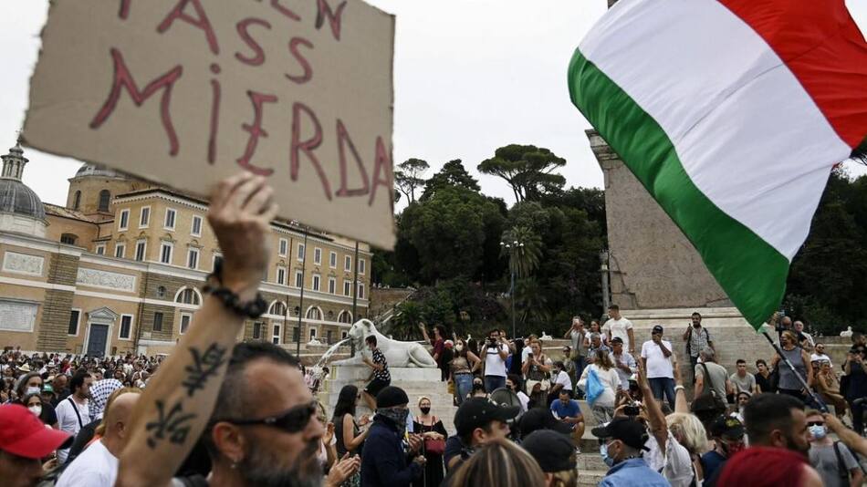 Coronavirus en Italia, marcha antivacunas, Reuters