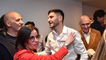 Festejo de Maximiliano Pullaro tras elecciones en Santa Fe. Foto: NA.