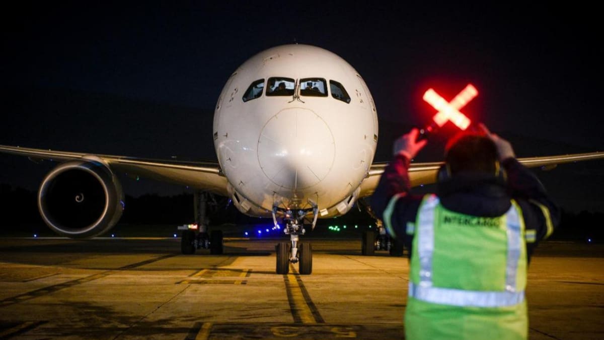 Llegada del vuelo de Aeroméxico con dosis de la vacuna de Oxford/AstraZeneca