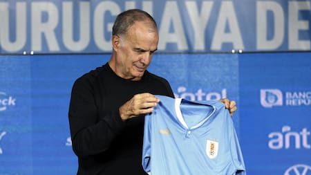 Marcelo Bielsa; Selección de Uruguay. Foto: Reuters.