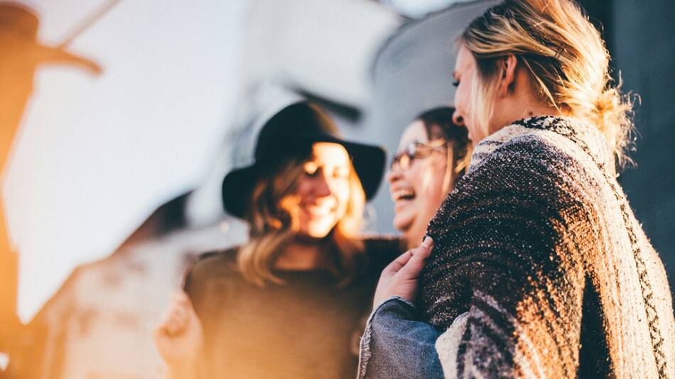 Reunión entre amigos. Foto: Unsplash.