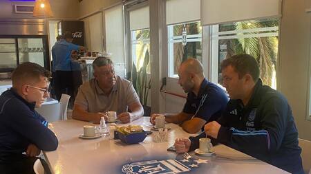 La reunión de "Chiqui" Tapia con Javier Mascherano. Foto: Twitter @tapiachiqui.