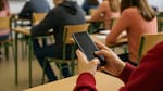 Sin celulares en las aulas: qué cambia en primaria y qué pasa con la secundaria tras nuevas restricciones en Provincia