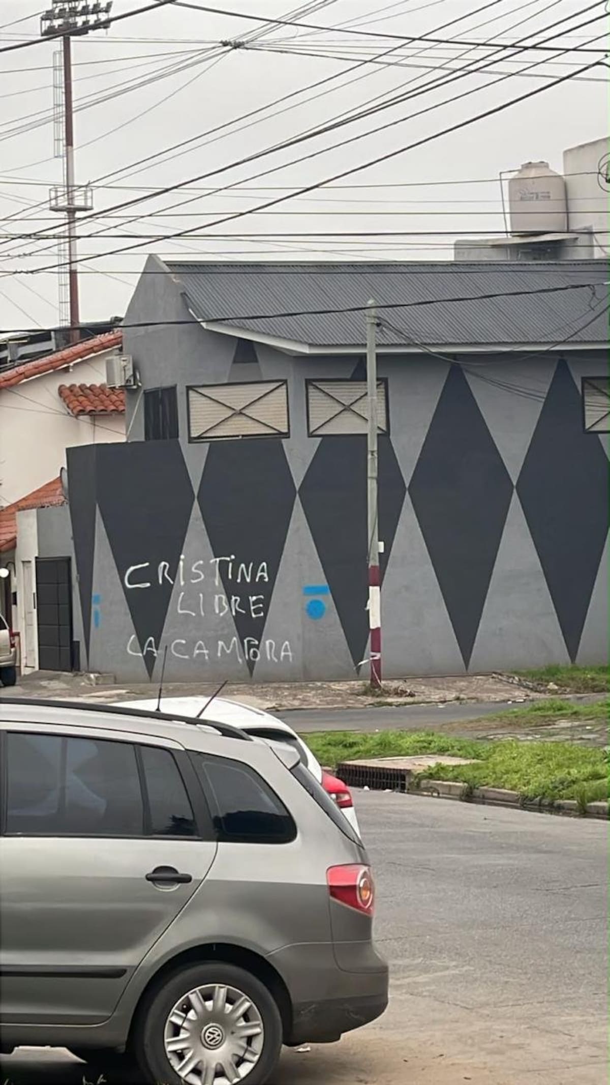 Denuncia de pintadas de Cristina Libre en Lanús.