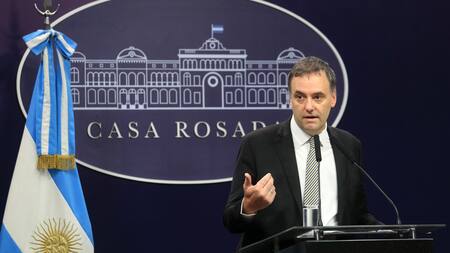 Macri cuestionó la idoneidad de Adorni para la Jefatura de Ministros y éste salió a responderle. Qué dijo. Foto: NA.