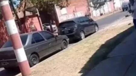 Tiroteo entre barras de Los Andes en la puerta de un colegio. Foto: NA.