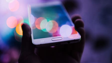 Celular; smartphones. Foto: Unsplash.