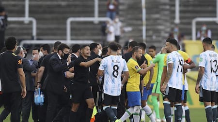 Así suspendieron el partido entre Argentina y Brasil, Reuters