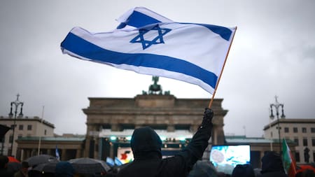Miles de personas se movilizaron en Berlín en una marcha a favor de Israel y otra por Palestina