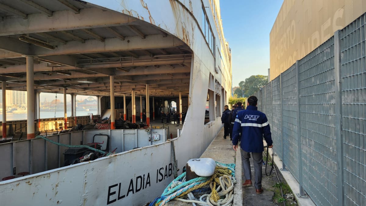 Operativo en Buquebus. Foto: Aduana.