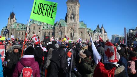 Marchas en Canadá contra las restricciones del coronavirus en el 2022. Foto: REUTERS.