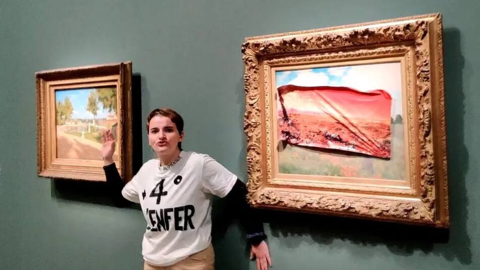 Activista vandaliza un cuadro de Monet en un museo de París. Foto: NA.