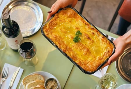 Pastel de papa, el "plato principal" de "Ostende". Foto: Instagram @ostende_ba