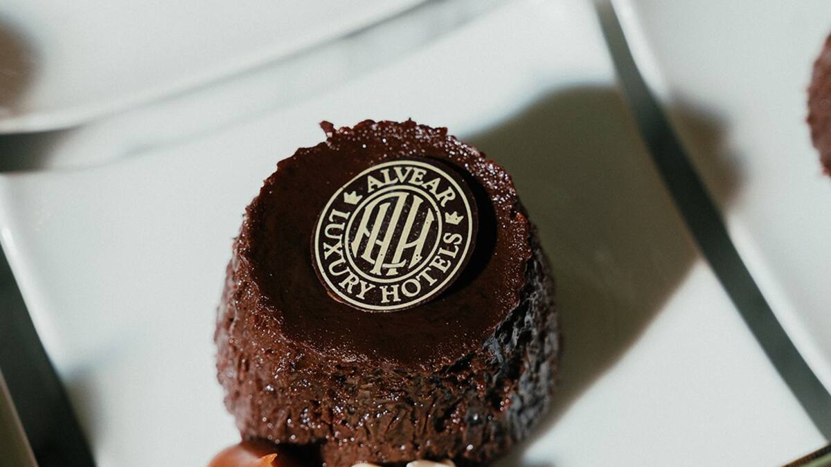 Buffet dedicado al chocolate en el Alvear Palace Hotel.