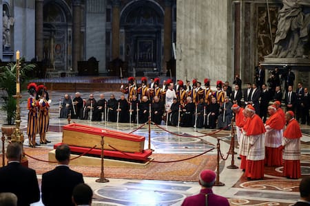 Traslado del cuerpo del papa Francisco a la basílica de San Pedro. Foto: REUTERS/Yara Nardi.