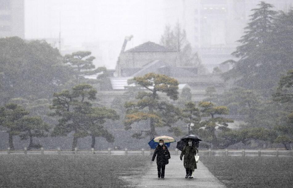 Japón enfrenta fuertes tormentas de nieve. Foto: EFE