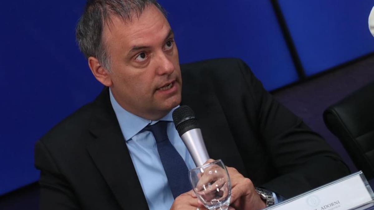 Manuel Adorni está acusado de falsear su patrimonio por distintas compras millonarias.