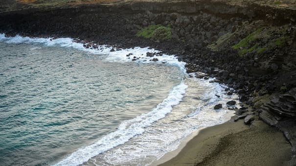 Las exóticas 4 playas de arena verde: en qué países se encuentran y cuál es el motivo de este fenómeno natural