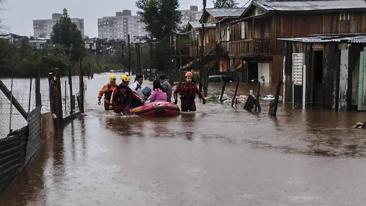 Labores de rescate tras paso de ciclón en sur de Brasil. EFE
