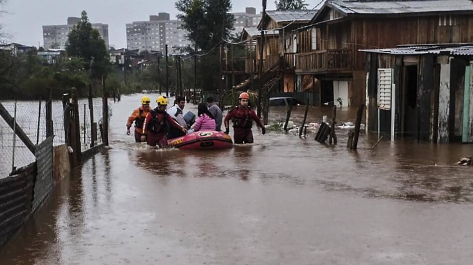 Labores de rescate tras paso de ciclón en sur de Brasil. EFE