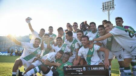 Festejo de Banfield en la Copa Argentina
