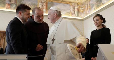 Papa Francisco y Volodimir Zelenski. Foto: REUTERS