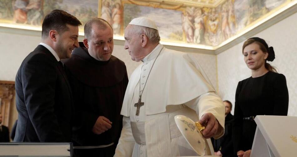 Papa Francisco y Volodimir Zelenski. Foto: REUTERS