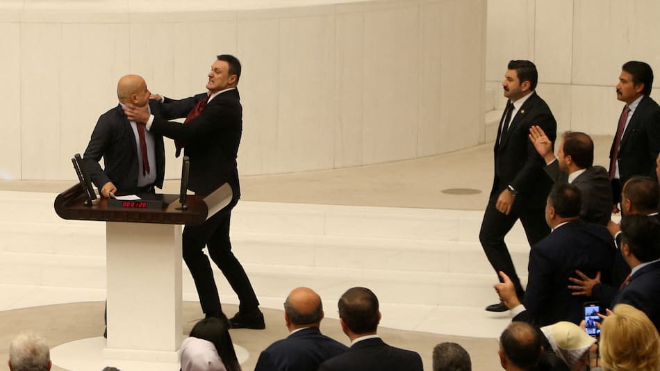 Incidentes en el Parlamento de Turquía. Foto: REUTERS.