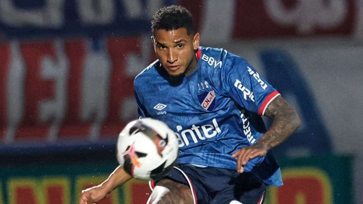 Juan Manuel Izquierdo, futbolista de Nacional de Uruguay. Foto: X @Nacional.