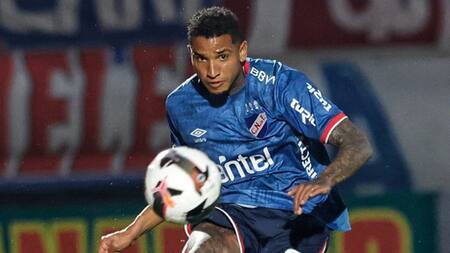 Juan Manuel Izquierdo, futbolista de Nacional de Uruguay. Foto: X @Nacional.