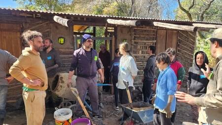 Construcción natural "Manos a la tierra". Foto: Gentileza El Litoral.