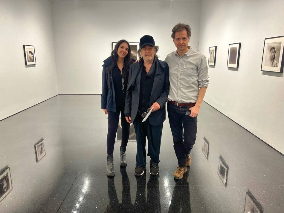 Al Pacino junto a Noor Alfallah. Foto: Instagram @nooralfallah.