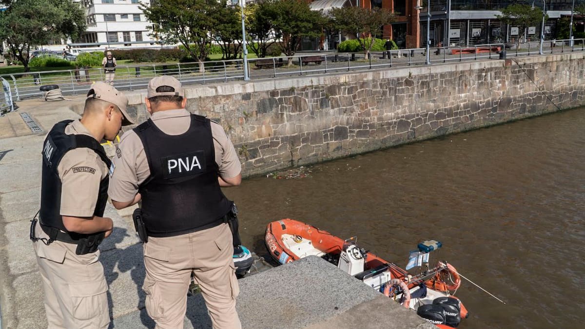 Hallaron muerto al hombre que se arrojó al agua desde el Puente de la Mujer.