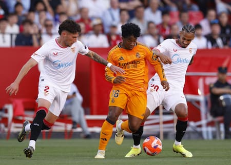 El Sevilla está interesado en Gustavo Quinteros. Foto: Reuters/Marcelo Del Pozo