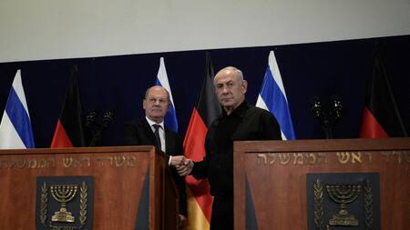 Netanyahu junto a Scholz. Foto: Reuters.