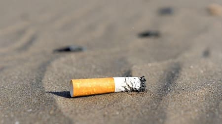 Verano libre de humo: el balneario argentino que aplicará multas de hasta $500.000 a quienes fumen en sus playas