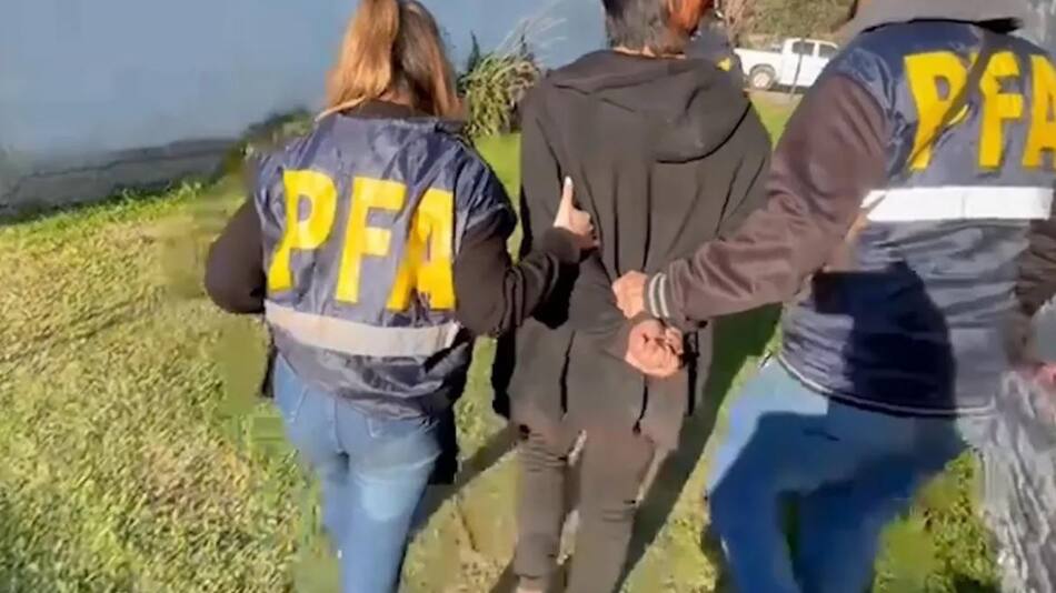 Arresto del adolescente en Escobar. Foto: Twitter.