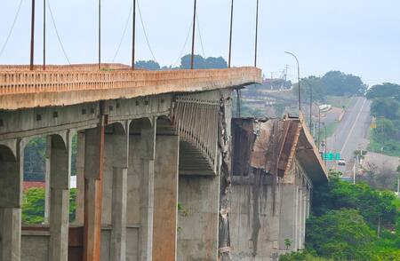 La caída del puente Juscelino Kubitschek de Oliveira. Foto: X @carlosbrandaoma.