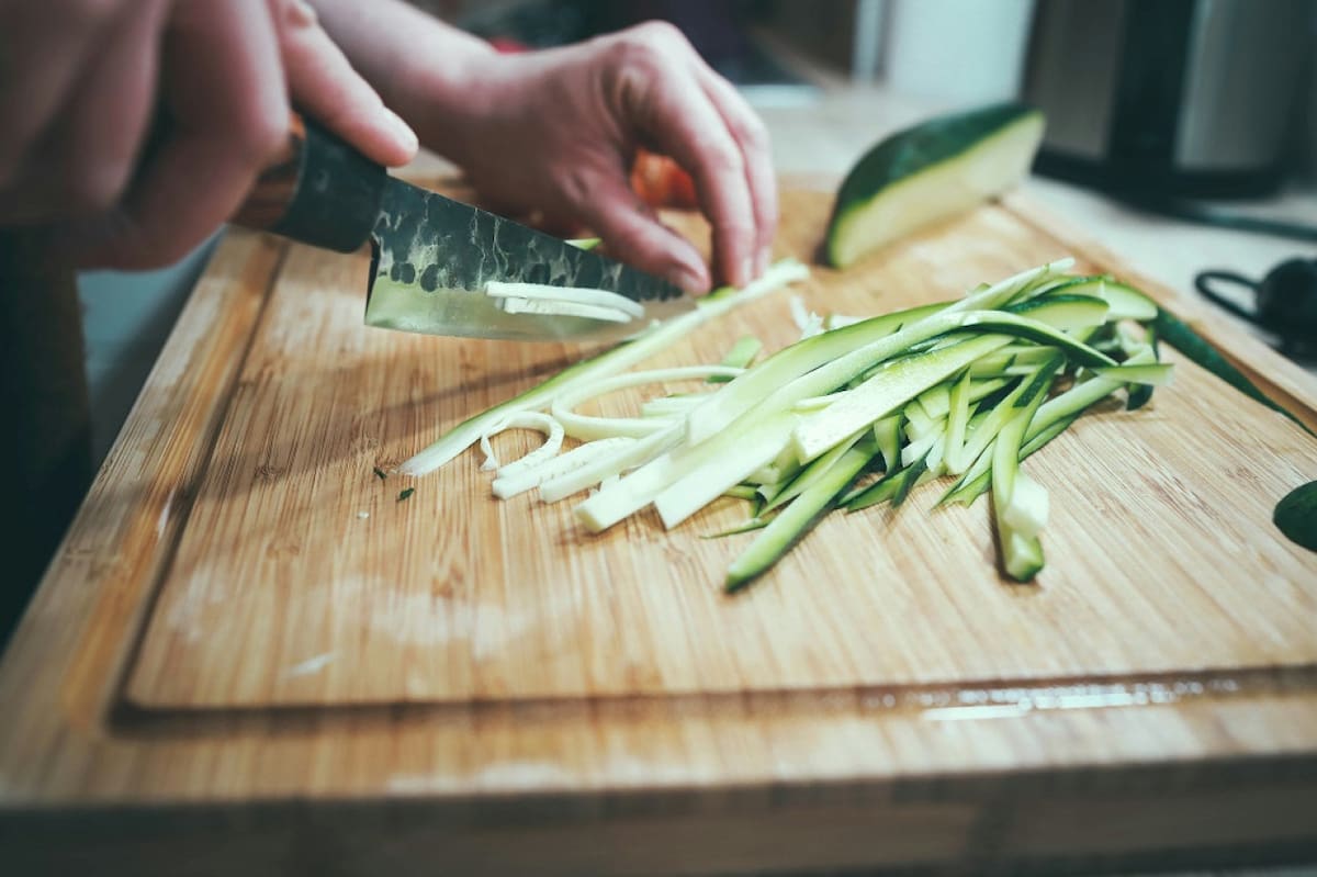 Tabla de picar, limpieza, consejos útiles. Foto: Unsplash.
