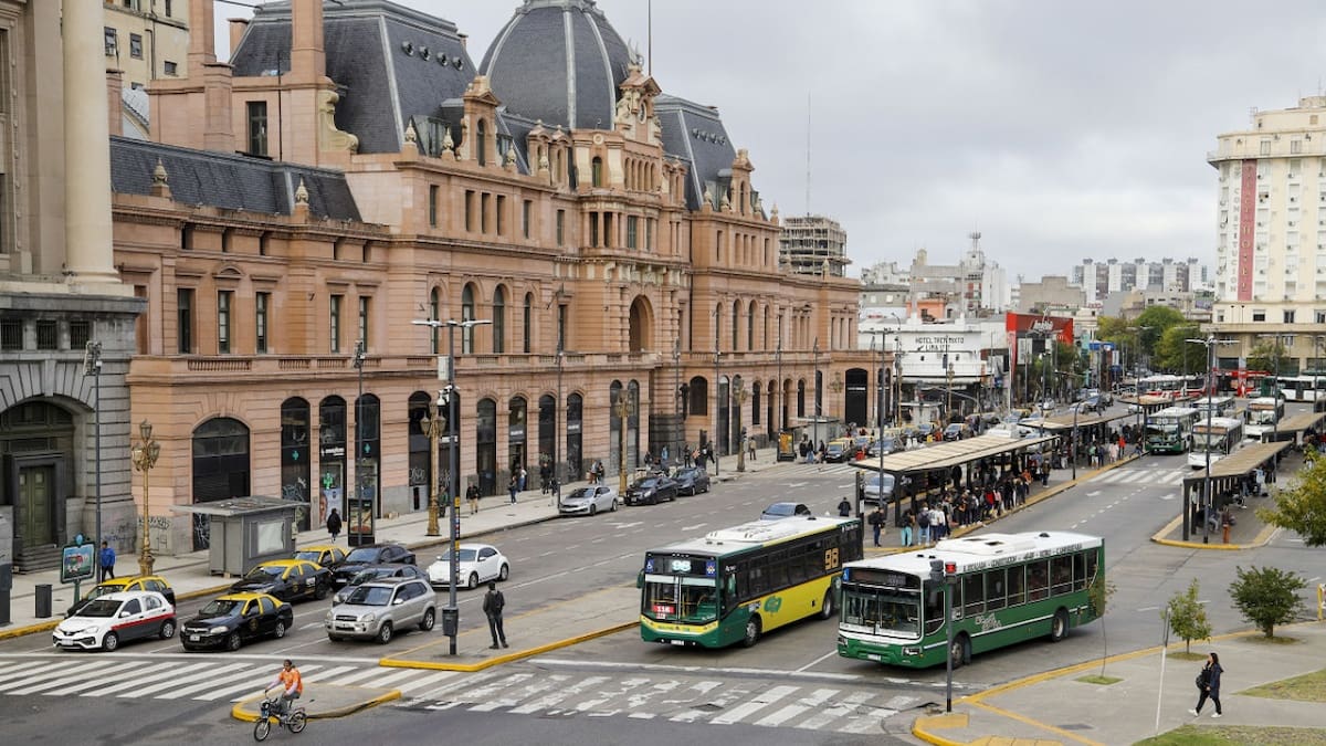 Cronograma del transporte público: cómo funcionarán los colectivos, trenes y subtes durante el feriado del lunes 25 de mayo