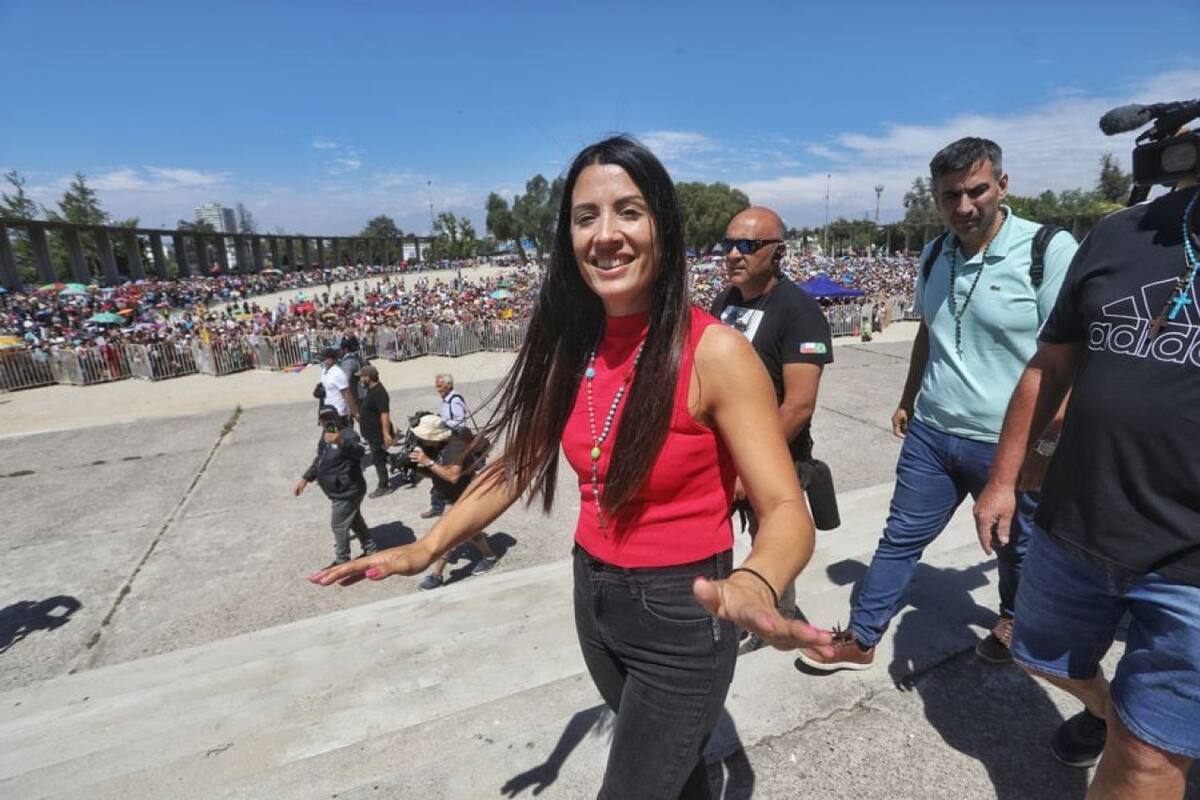 Leda, la mujer que cura con la imposición de manos. Foto X.