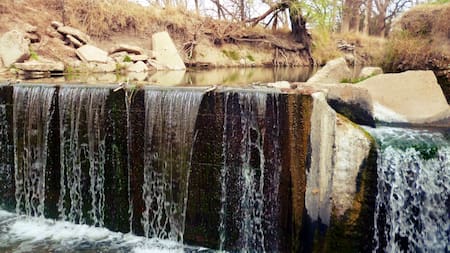 La zona cercana a la cascada es ideal para aquellos que disfrutan del contacto directo con la naturaleza. Foto: Viajando Argentina.