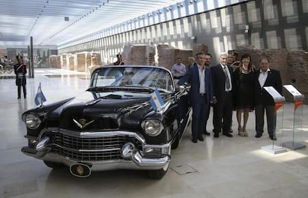 Cadillac descapotable que compró Perón restaurado - NA -